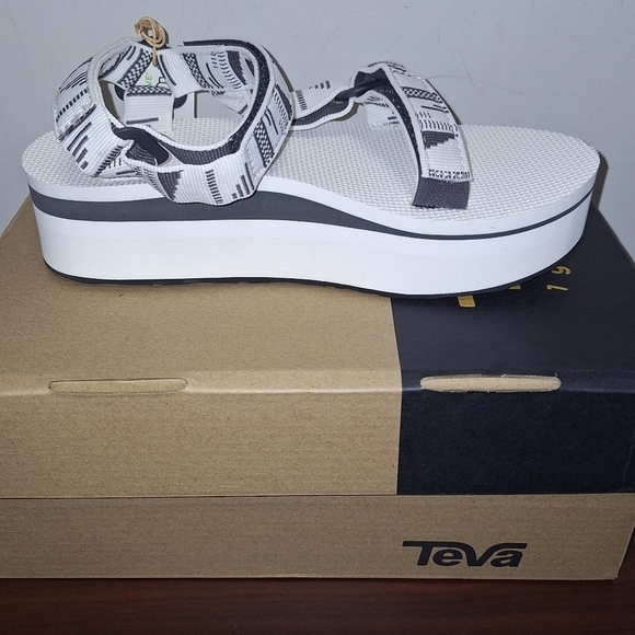 Teva Flatform Universal sandals in white. They're new with tags in original box. - Picture 5 of 8